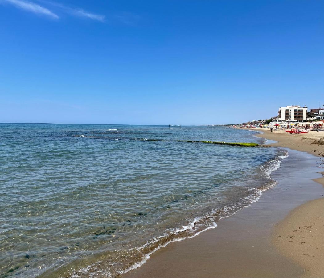 Domus Lavinia "Levante" - Anzio Bagian luar foto